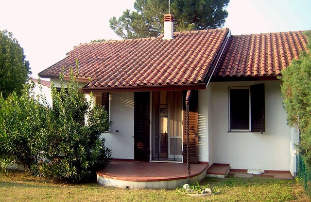 Villa on the ground floor with large private garden in a green and quiet area