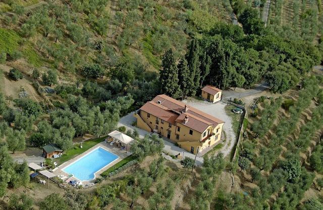 Villa on Tuscany for 10- 14 people wih an ultra panoramic pool