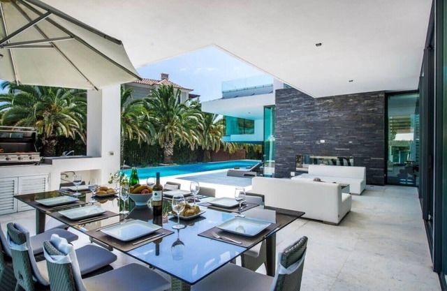 Villa Orla Deluxe, Luxury Villa with geo-thermal swimming pool