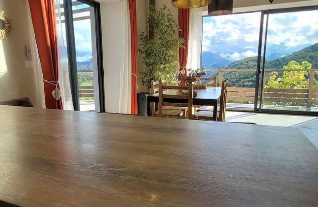 Villa overlooking nature, large panoramic terrace with lake and mountain views