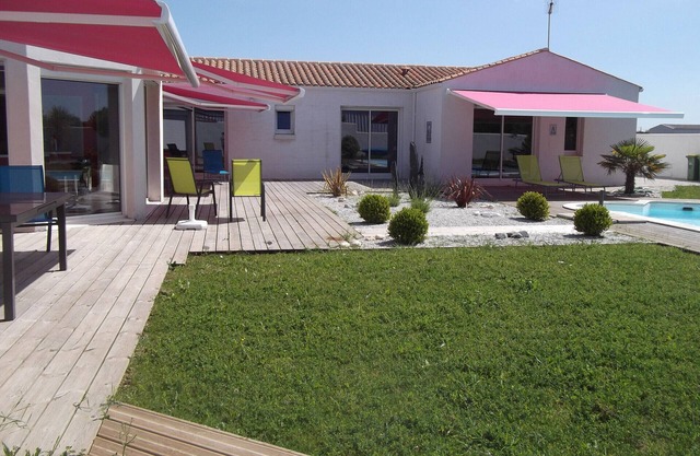 Villa Oyala avec piscine, spacieuse et de qualité