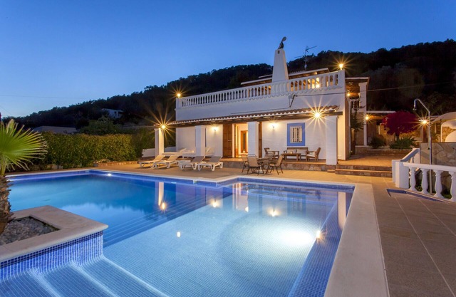 Villa Paris with panoramic views set in San Antonio hills