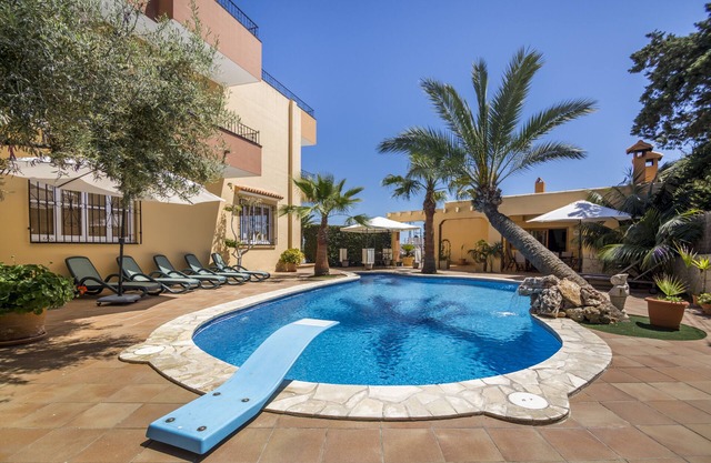 Villa Palmera - Spacious villa with sea views