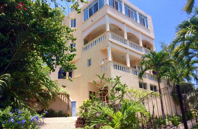 Villa Paloma: An ocean view luxury rental in Mexico