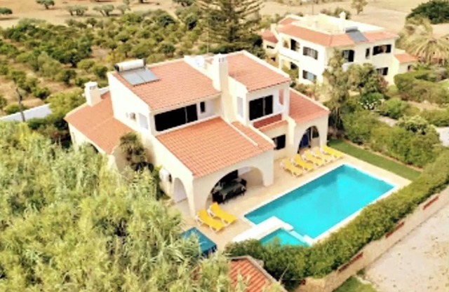 Villa Palmeiras - Serene Private Villa