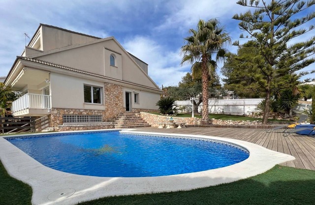 Villa Palmeral- Piscina, Gran Jardin, BBQ, Parking