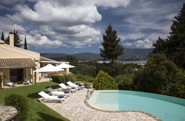 VILLA PALOMA - Beautiful villa with sea views and pool - sleeps 8
