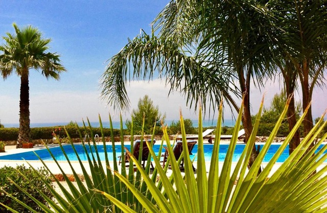 Villa panoramica con piscina