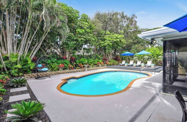 VILLA PARADISO (DIGSIFY) | PRIVATE HEATED POOL | BEACHES | PGA | WATERPARK | ROGER DEAN