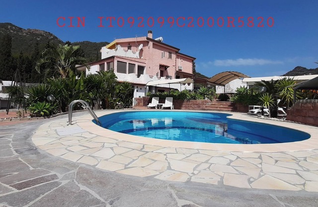 Villa Paradiso with private pool, air conditioning Wi-Fi/sleeps 7