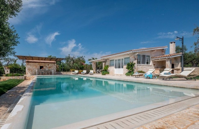 Villa Paringa - Three Bedroom Villa, Sleeps 8