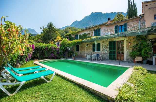 Villa 'Patró Lau' with Mountain View, Wi-Fi and Air Conditioning