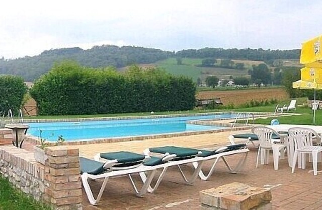 Villa Pavone B: A welcoming apartment that covers the entire first floor of a villa surrounded by the greenery, with Free WI-FI.