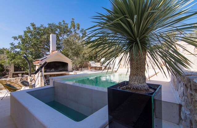 Villa Pearl of Adriatic (10m from sea) - discover something undiscover