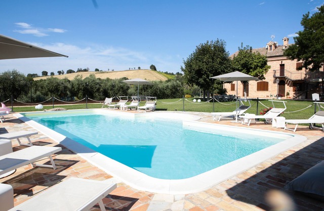 Villa Pedossa, Il Grano, app in villa with pool 7 km from Senigallia, Marche