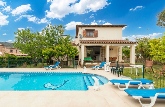 Villa "Pelach" with Pool & Wi-Fi