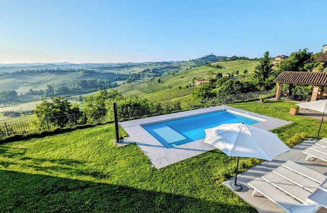 Villa Perla, hilltop location with pool