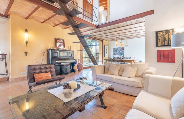 Villa 'Petit Torrentfals' with Mountain View, Private Pool and Wi-Fi