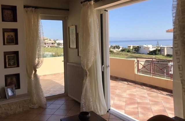 Villa Petrou 50 meters from the mother