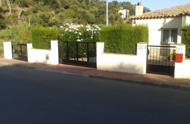 VILLA PINA. Rest and relax in a green setting with views