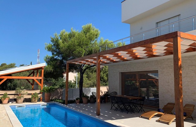 Villa Pine Tree