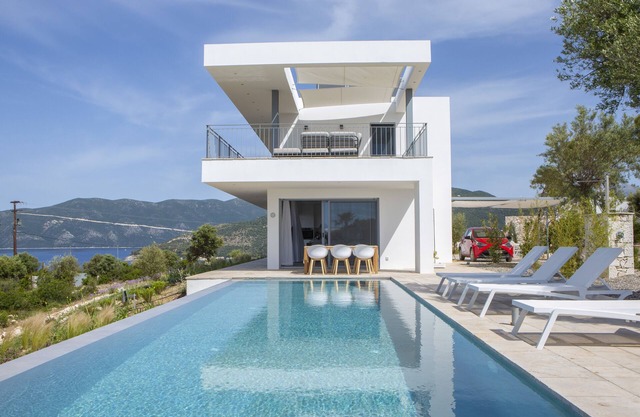 VILLA PINEA - Newly built modern villa few minutes from the beach -