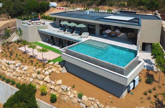 VILLA PINNATA - 5 bedrooms, swimming pool, panoramic sea view, games room, cinema