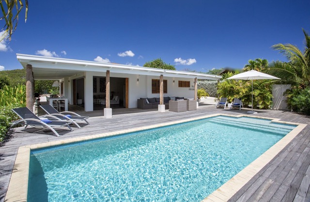 VILLA PISCADERA - Luxury tropical villa with private pool near the beach