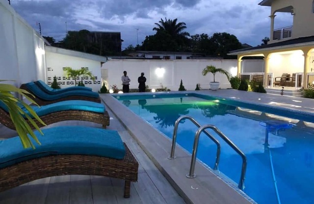 villa piscine orchidée