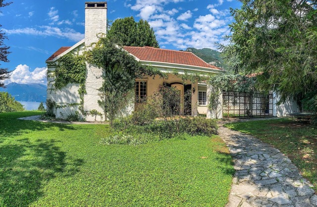 Villa "Pitti" close to Lake Como with Pool, Garden & Terrace