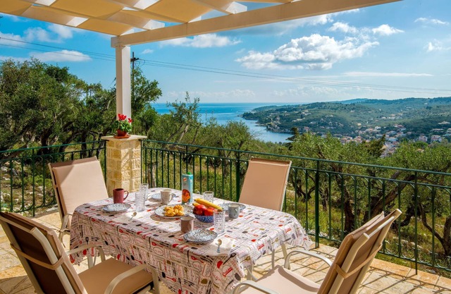 Villa Plagia: Luxury, Views, sunny terraces, sleeps 5
