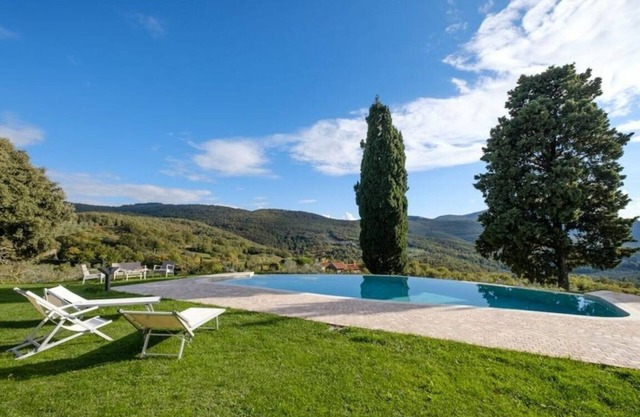 Villa Poggiostelle, wonderful countryside property, surrounded by a large private estate with ga.