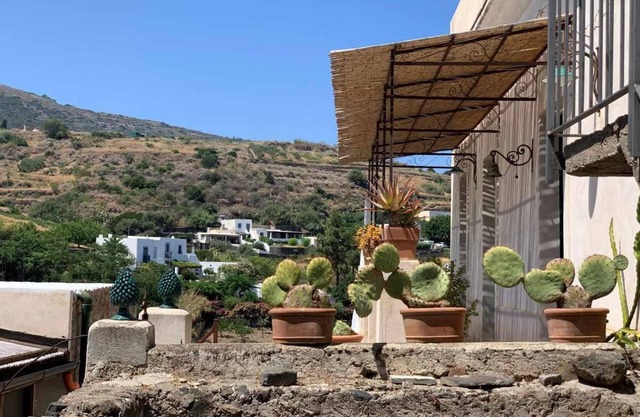 Villa Pomelia, Aeolian house in Malfa center