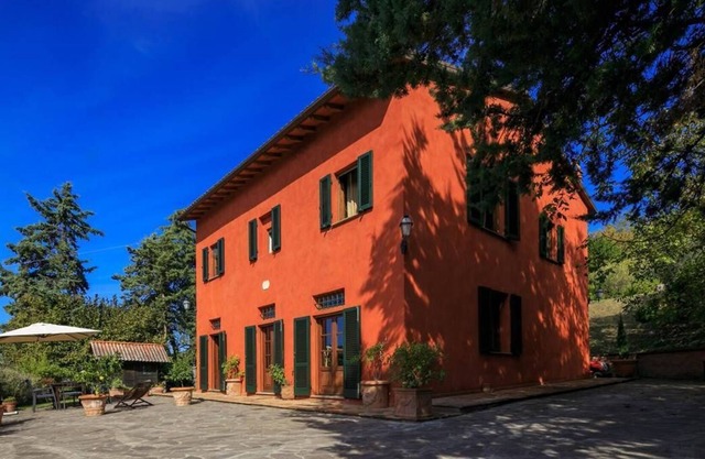 VILLA Pool, tennis court, BBQ, close to Pisa+Firenze+beach.