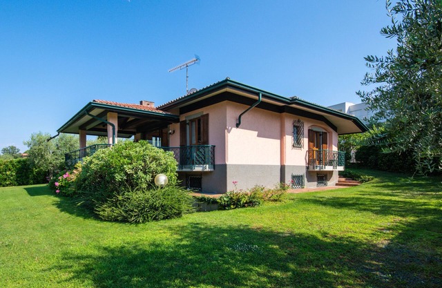 Villa "Portese" with a Rustic Touch and Near Lake Garda