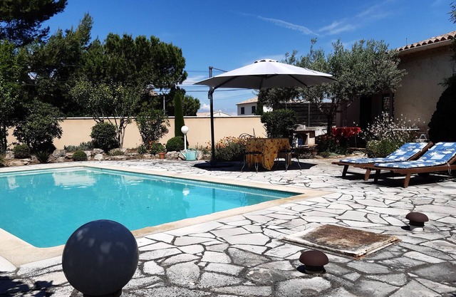 Villa Pour 2 Personnes, Piscine et Local Pour Vélos et Motos