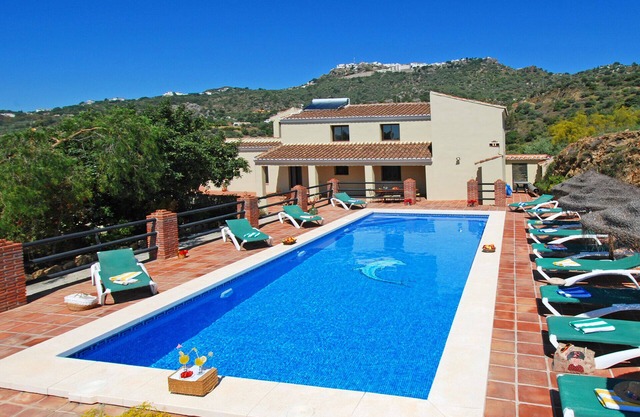 Villa Poyatos, 14 people, Heated Pool, Wifi, BBQ, Petfriendly, sea view