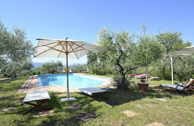 Villa Prestigio Grande: A charming three-story historical villa situated in an elegant eighteenth-century building, with Free WI-FI.