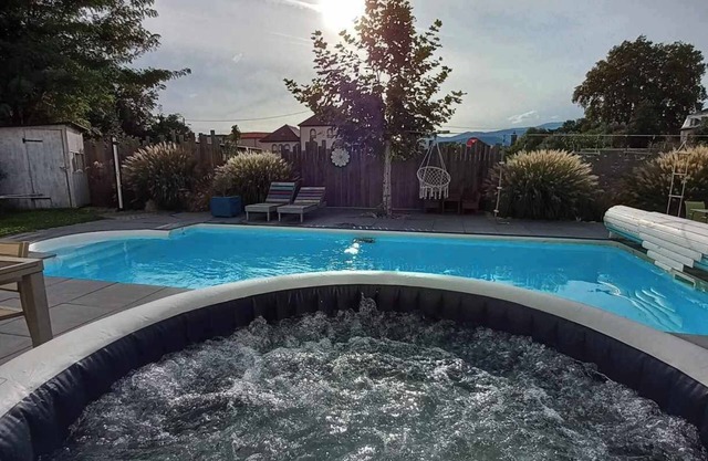 Villa, private heated pool, spa, 4 bedrooms, cinema room
