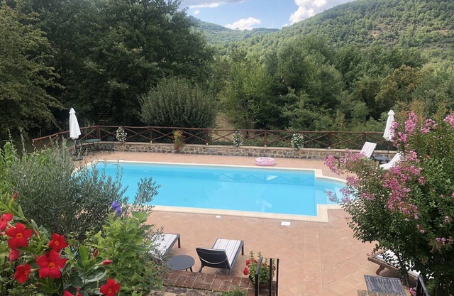 Villa Private Pool Beautiful Gdns & Views Cortona Tuscany/Umbria border 10