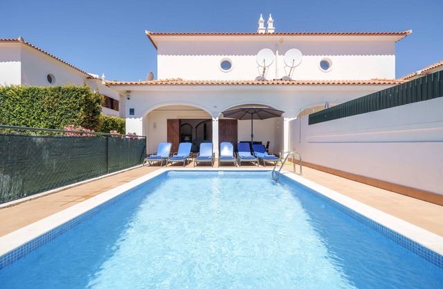 Villa private pool, free WiFi, SKY TV & A/C in tranquil location of Vale do Lobo