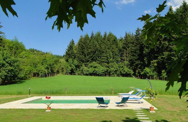 Villa, private pool, country & mountain views. Walk village