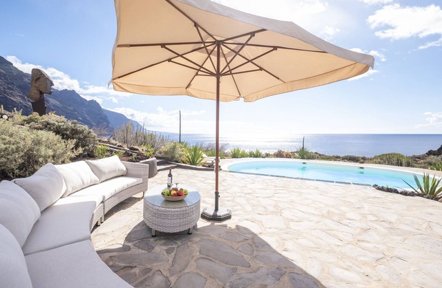 Villa Punta de Teno. A paradise just for you and 3 min from the beach!