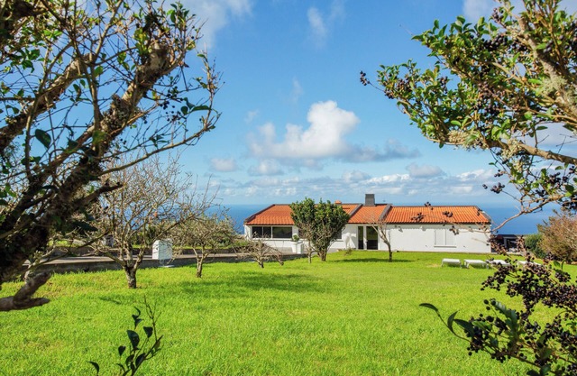 Villa 'Quintinha Das Achadas' with Sea View, Private Garden and Wi-Fi