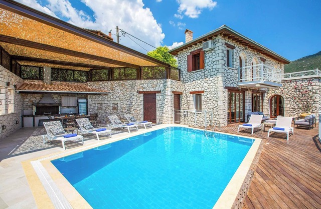 Villa Rachi - Four Bedroom Villa, Sleeps 8