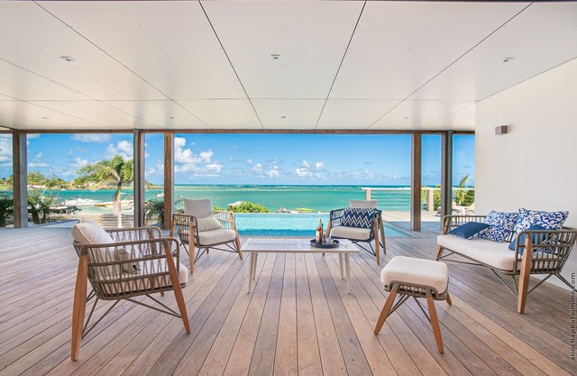 Villa Raymaude, luxury villa with pool access and direct access to the sea