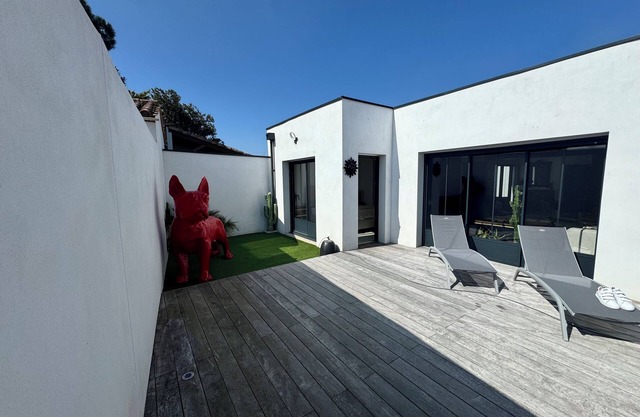 VILLA REHON NEUVE PISCINE PROCHE La Rochelle Ile de re 9 couchages.