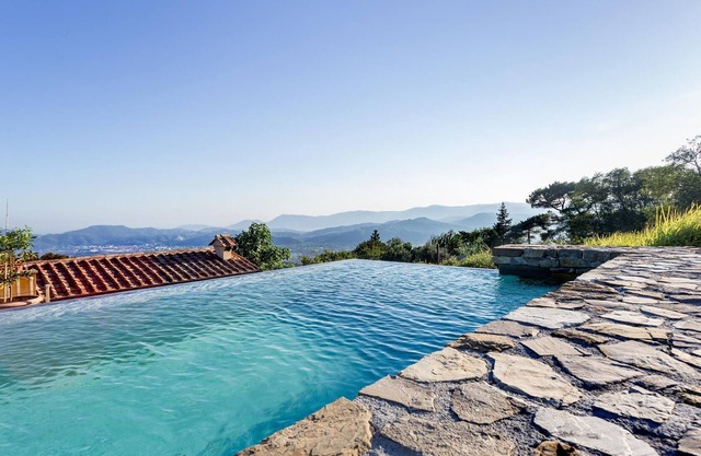 Villa 'Relais Ponzano' near Cinque Terre with Sea view, Infinity Pool & Wi-Fi