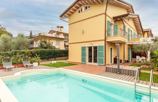 Villa 'Relax In - Versilia' with Private Pool, Wi-Fi and Air Conditioning