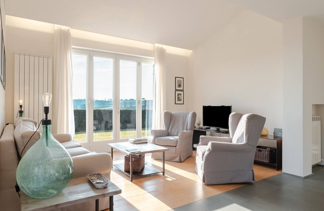 Villa 'Residenza 2' with Shared Pool, Wi-Fi and Air Conditioning